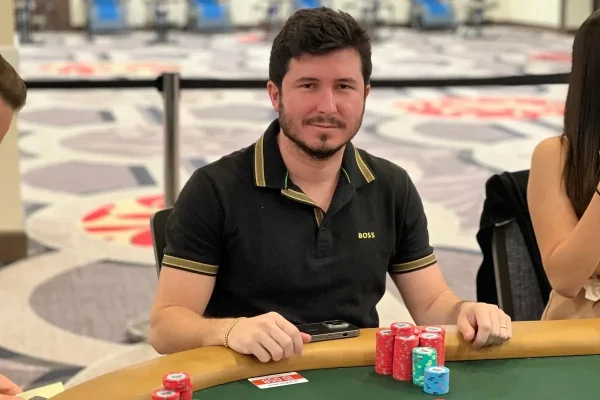 Dennys Ramos выигрывает 66-High и лидирует среди бразильцев в четверг (12) на SCOOP