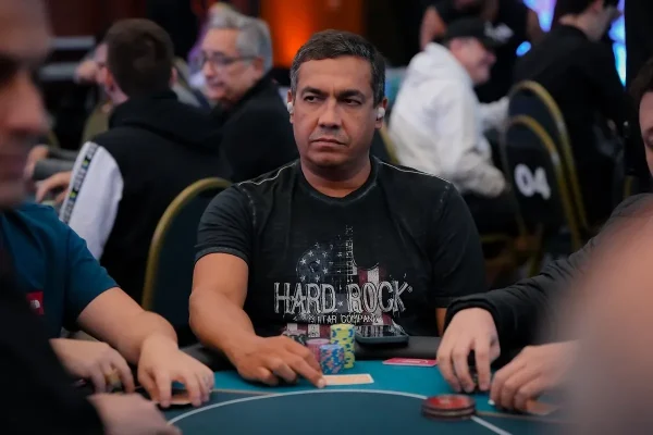 Daniel Freitas лидирует в Main Event BSOP São Paulo на пути к Дню 3