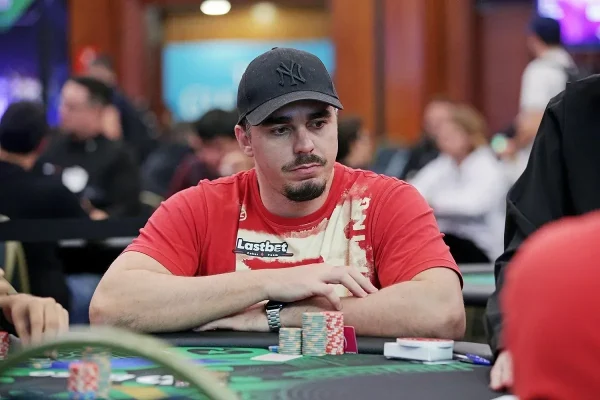 Ренан Менегетти выигрывает Main Event-Medium SCOOP; Бразилия также побеждает в Low
