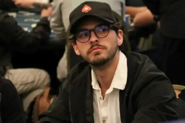 Даниэль Веллингтон поднимается на подиум Bounty Hunters HR на GGPoker