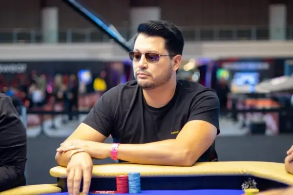 Giovane Camargo лидирует на финальном столе Main Event KSOP South America