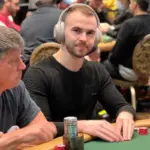 Ренан Брушчи проходит среди лидеров к Финальному Дню События 4 WSOP