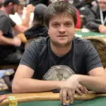 Эдуардо Силва выходит из короткого стека на подиум в One Day HR на WSOPC Уругвай