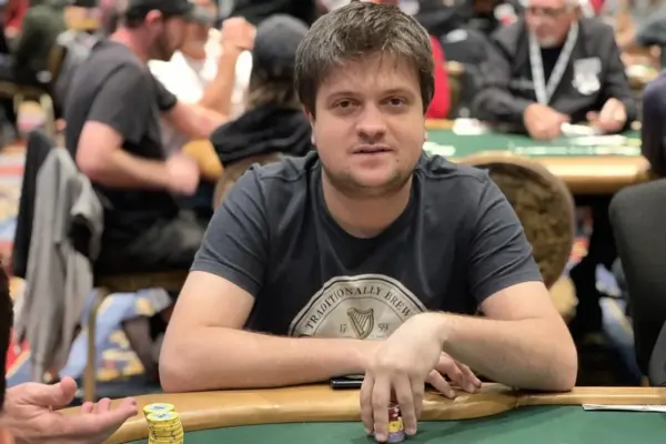 Эдуардо Силва выходит из короткого стека на подиум в One Day HR на WSOPC Уругвай
