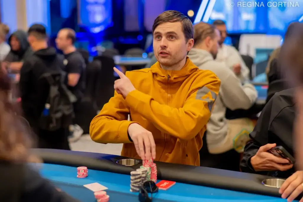 Мартин Кабрхел записывает «влог» на WSOP и показывает разговор с Шоном Дибом