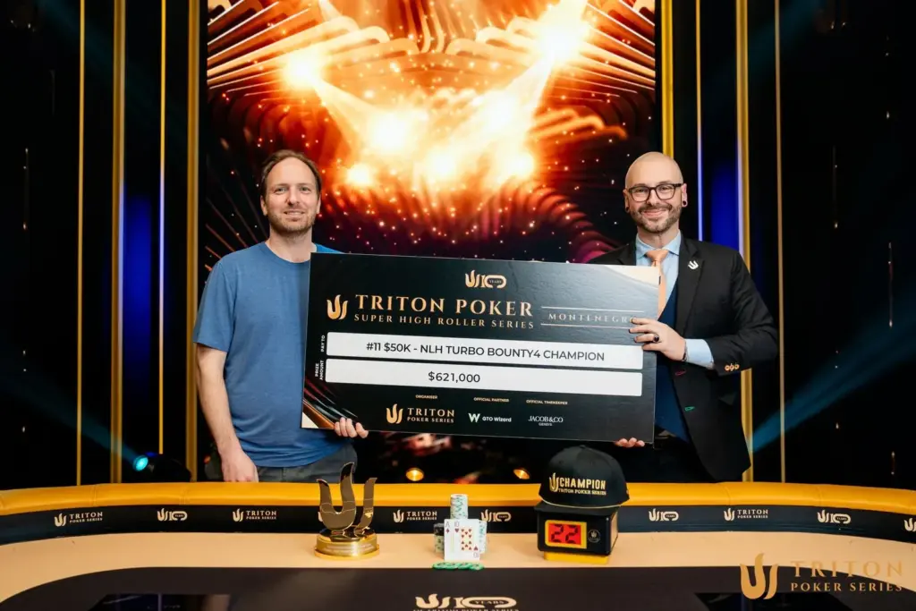 Mike Watson получает еще один чемпионский трофей на Triton Montenegro