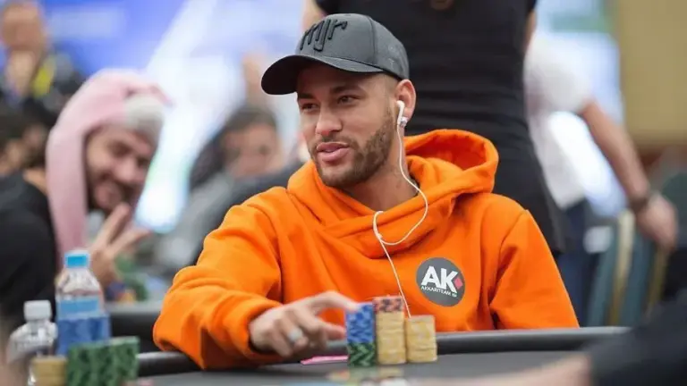 Neymar высказался на критику за присутствие на BSOP: «займись своей жизнью»