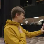 Мартин Кабрхел записывает «влог» на WSOP и показывает разговор с Шоном Дибом
