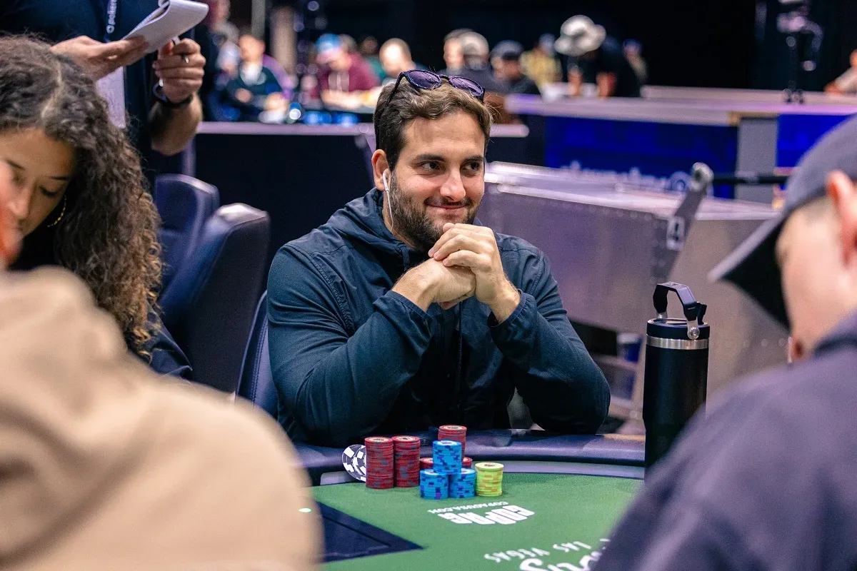 Жоао Симао выходит во второй день 25K High Roller WSOP