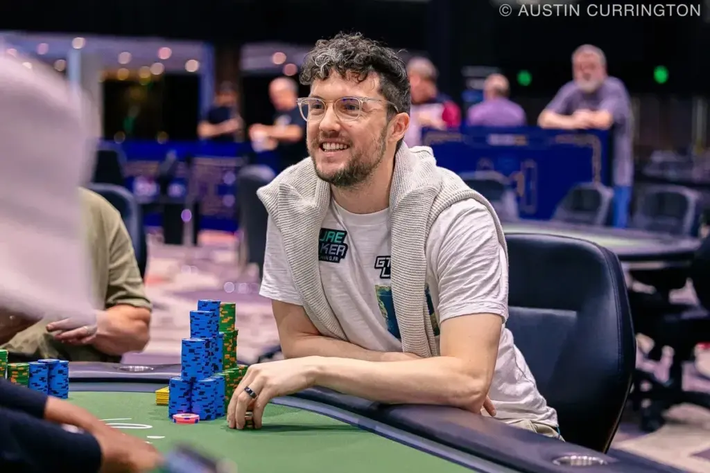 Daniel Negreanu называет зал WSOP «Сумасшедшим домом» и анализирует проигранный банк против Томаса Бувена