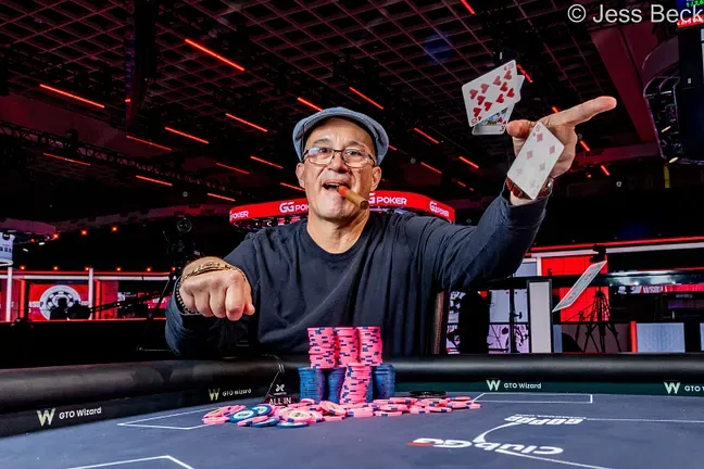 Франсиско Баруффи поднимается на подиум в Событии 15 WSOP; Филип Ардир — чемпион