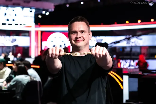 Стивен Хаббард завоевывает первый браслет WSOP и подтверждает отличную форму в карьере