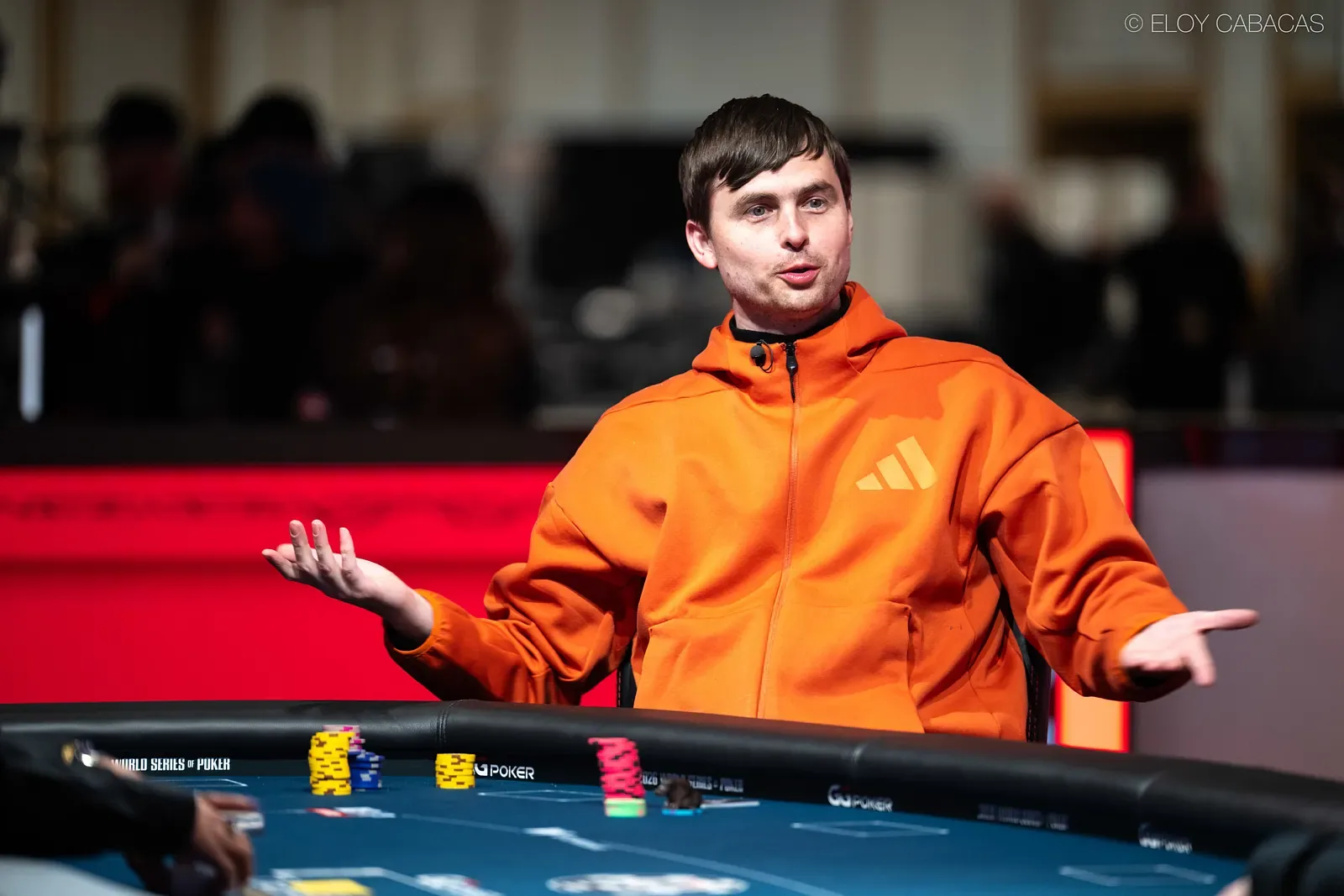 Martin Kabrhel не понимает, что проиграл банк, и празднует ход на WSOP