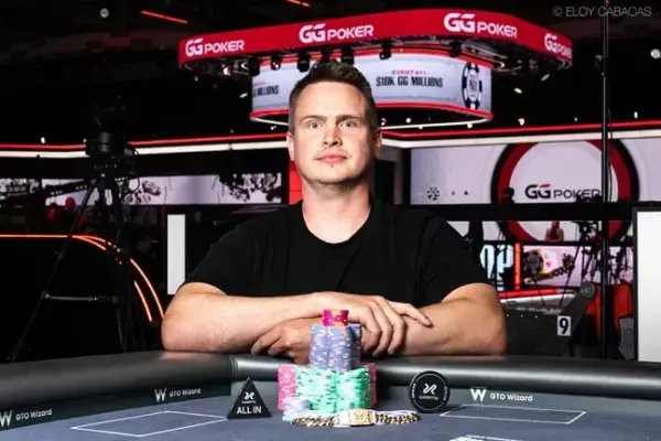 Стивен Хаббард завоевывает первый браслет WSOP и подтверждает отличную форму в карьере