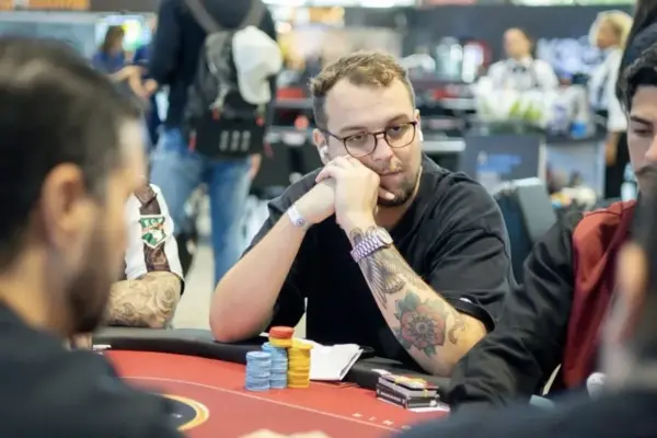 Пауло Барбоса выигрывает Mini Bounty Builder HR в бразильском дубле