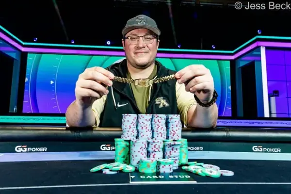 Стерлинг Лопес возвращается в финальный стол T.O.R.S.E. на WSOP и выигрывает браслет