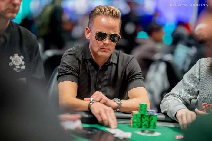 Лори Сааскилахти за финальным столом Главного События WSOP — это лучший результат Финляндии на турнире