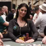 Вивиан Салиба выходит в качестве вице-чемпиона CL во 2-й день События 96 WSOP