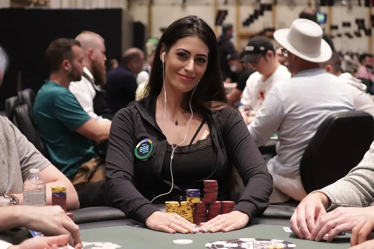 Вивиан Салиба выходит в качестве вице-чемпиона CL во 2-й день События 96 WSOP