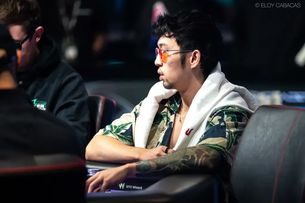 Han Feng демонстрирует силу реакции и выходит в финальный стол Главного события WSOP