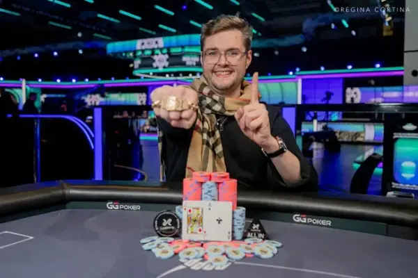 Джейми Дуэн завоевывает браслет на WSOP и выигрывает более 2,2 миллиона долларов США