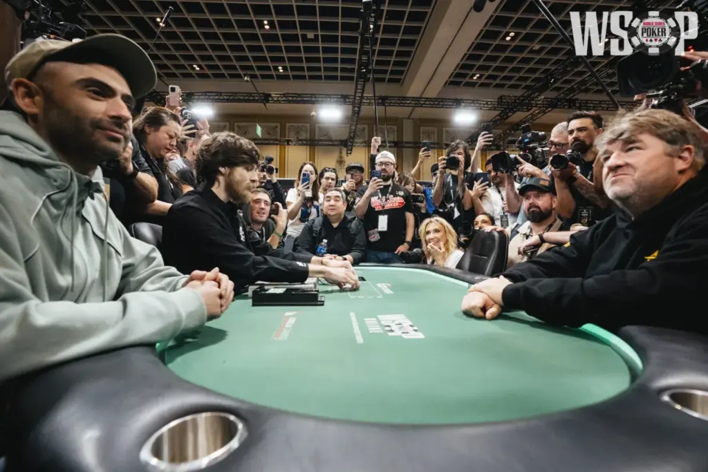 WSOP Main Event: Болха взрывается с тройным выбыванием, в котором участвует Крис Монимейкер