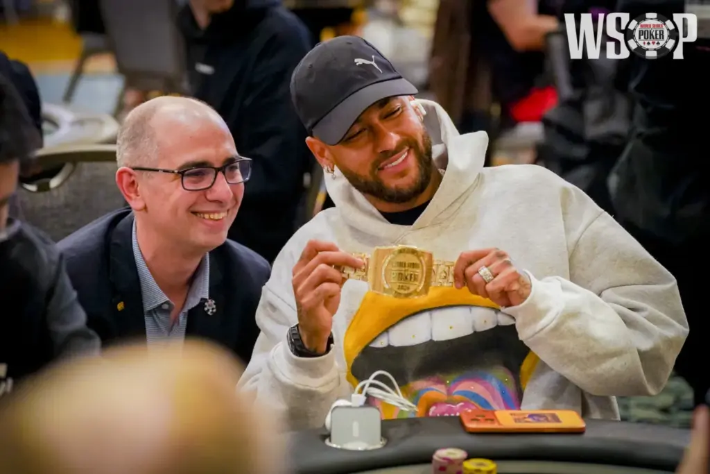 Неймар появляется в Лас-Вегасе, чтобы играть в WSOP, и впечатляет своей агрессивностью