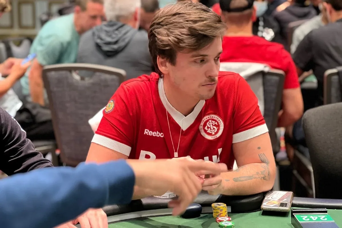 Артур Кампос завершает выступление бразильцев в Главном событии WSOP