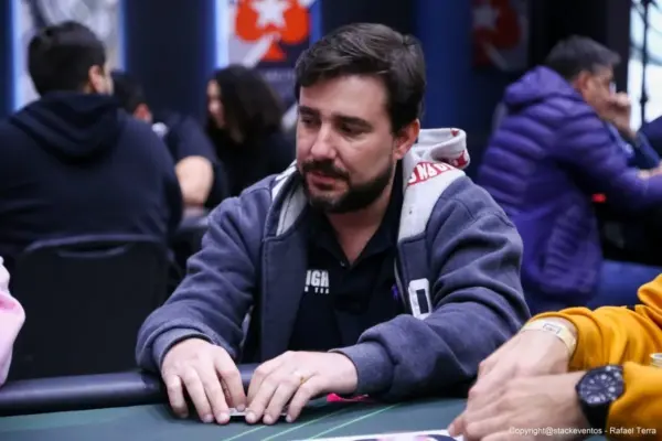 Ренато Валентим выделяется на GGPoker с титулом Thursday Throwdown