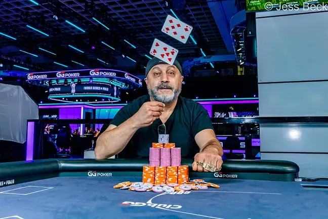Johnny Oshana превосходит гигантский турнир и завоевывает браслет на WSOP