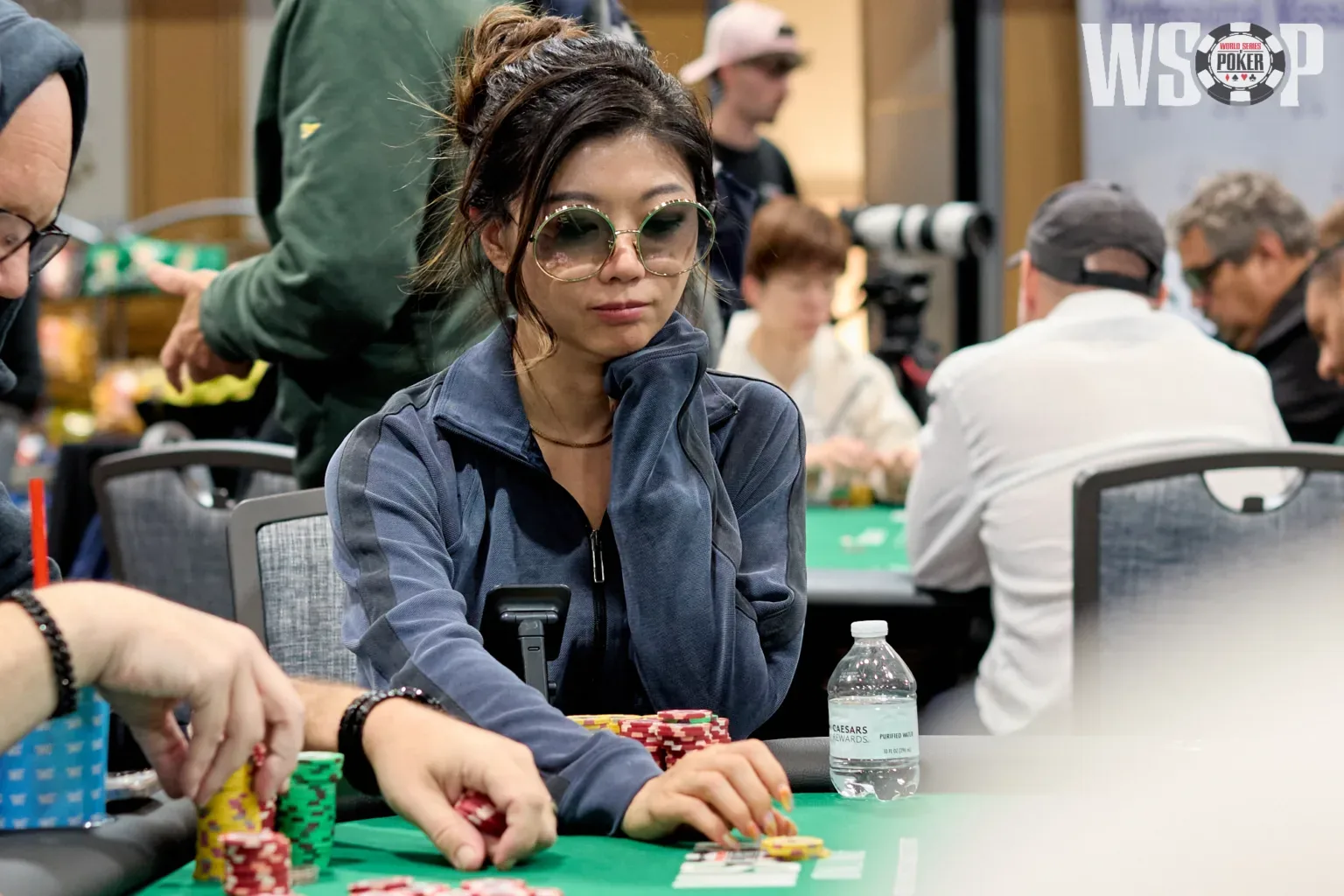 Ошибка дилера прерывает руку Сюань Лю на Главном событии WSOP