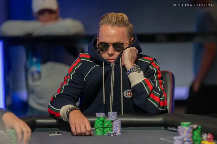 Лори Сааскилахти за финальным столом Главного События WSOP — это лучший результат Финляндии на турнире