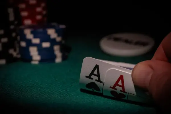 Миссклик против AA заканчивается безумным бэд-битом в последний день WSOP