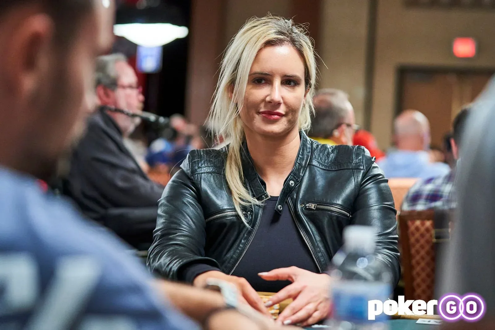 Vanessa Kade делает серию на ривере, чтобы забрать банк в Главном событии WSOP