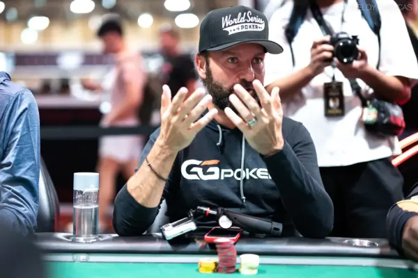 Negreanu теряет почти 160 тысяч долларов в дебюте на Hustler Casino Live