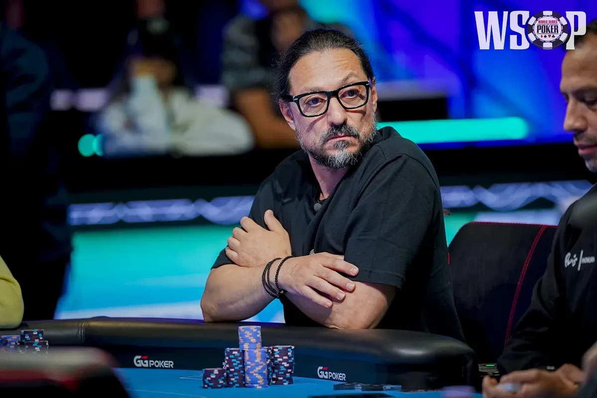 Бэд-бит с JJ отметил первое выбывание за финальным столом Главного события WSOP