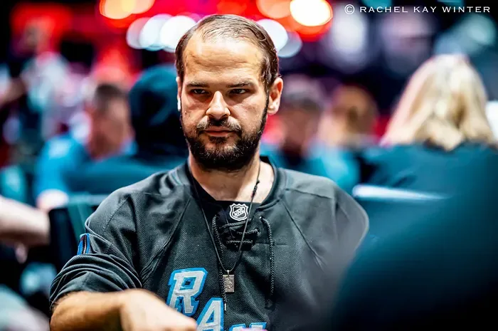 Matt Stout обвиняется в нападении после конфликта на частной игре в Лас-Вегасе
