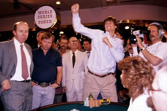 Joe Cada был единственным чемпионом Main Event WSOP моложе Джумалона; вспомним