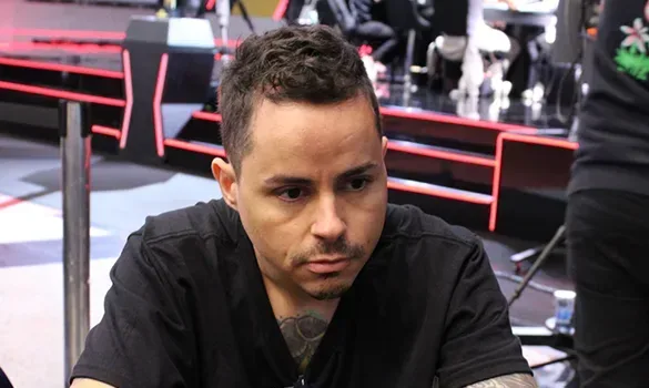 Jonatas Gomes занимает второе место и выигрывает 108 тысяч долларов на WSOP Online