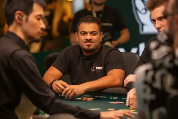 Gabriel Tavares выходит в хедз-ап в турнире WCOOP с бай-ином $10,300