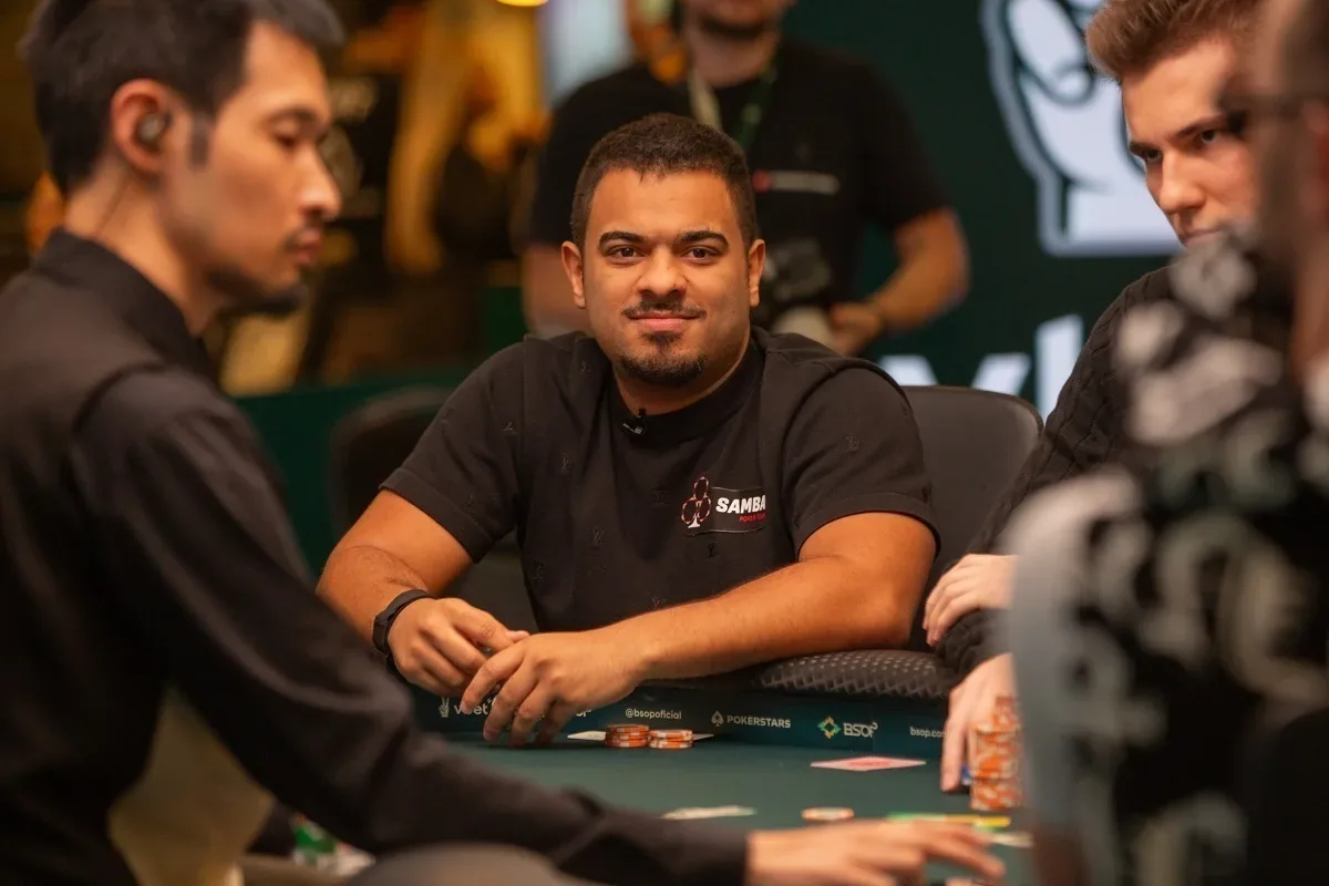 Gabriel Tavares выходит в хедз-ап в турнире WCOOP с бай-ином $10,300