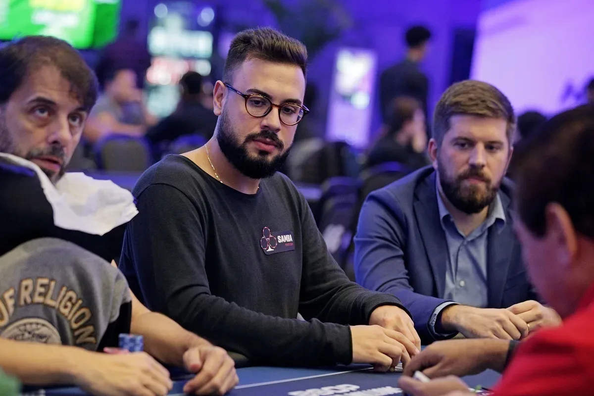 Lucas Rocha выделяется с параллельной кампанией WSOP Online