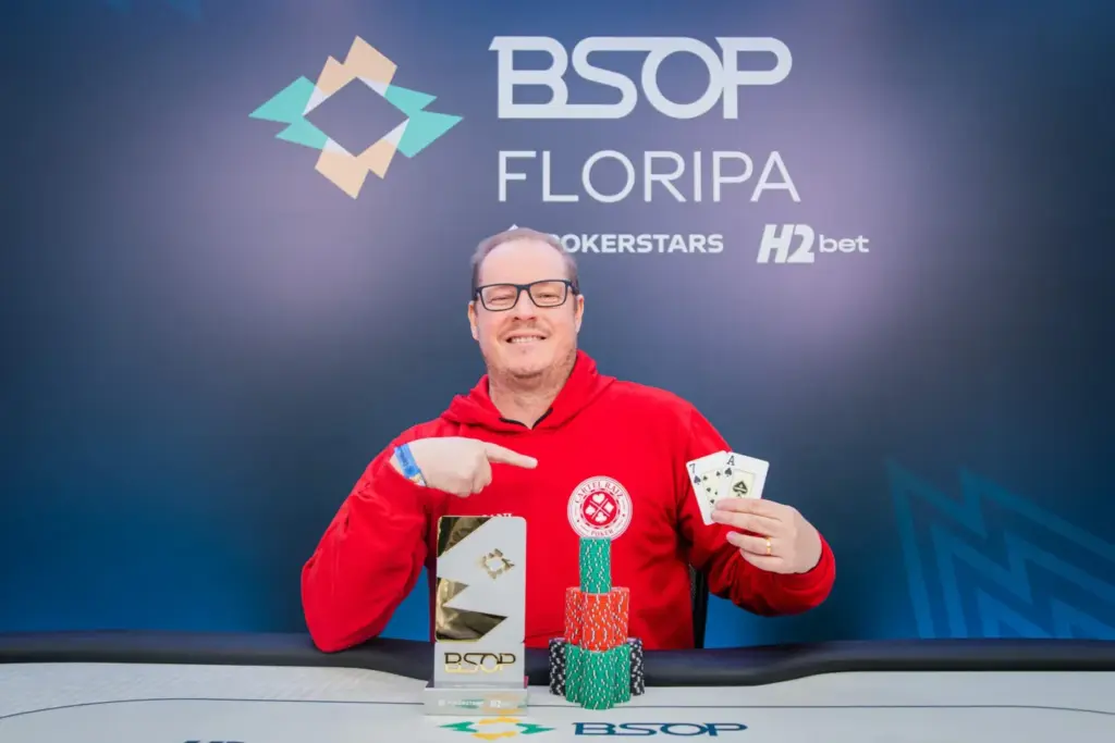 Carla Siqueira — двукратная чемпионка Ladies на BSOP Floripa; смотрите других чемпионов